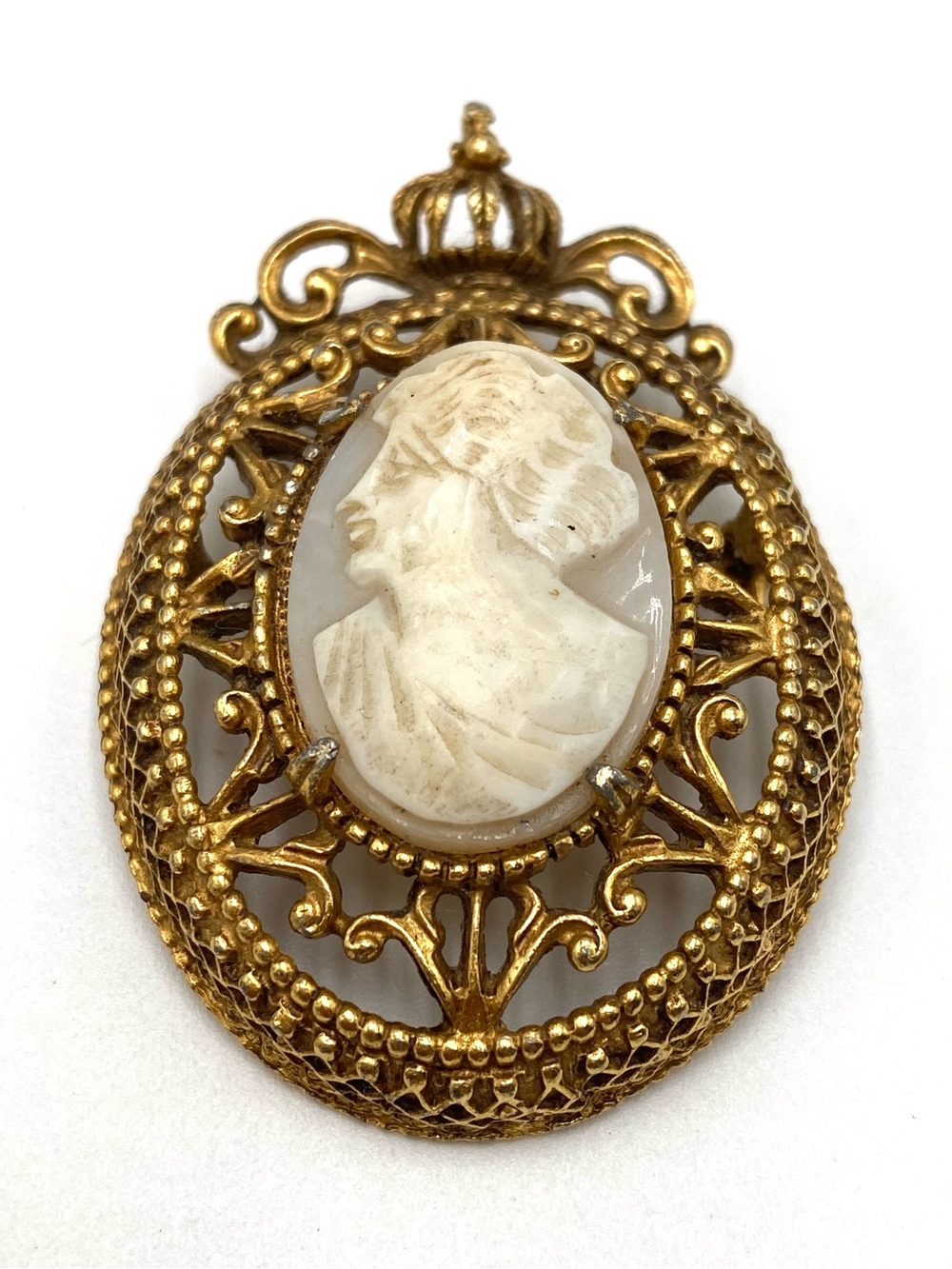 Florenza Cameo Brooch Oval Large Carved Shell Gold Tone Vintage Pin